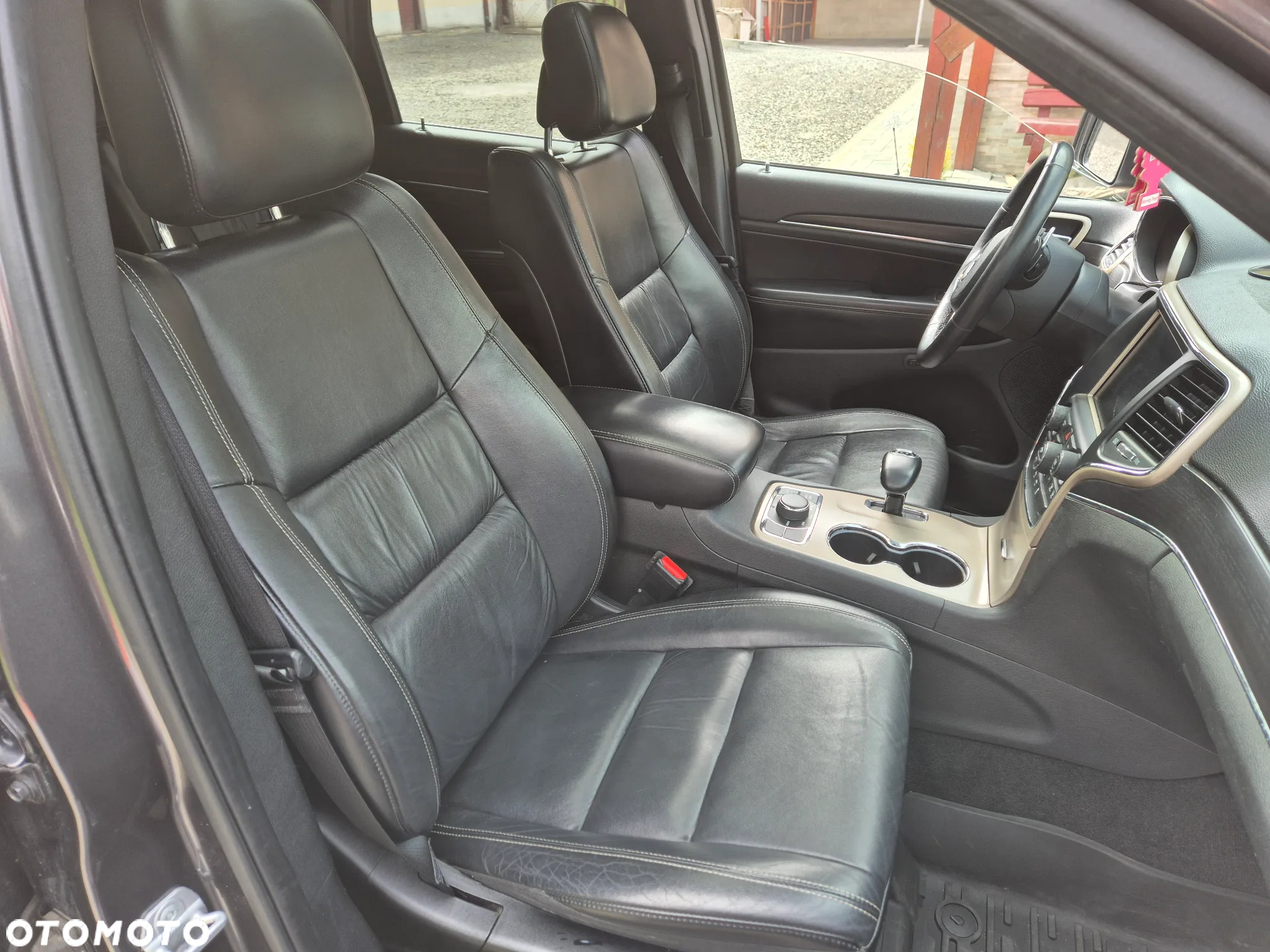 Jeep Grand Cherokee - 15