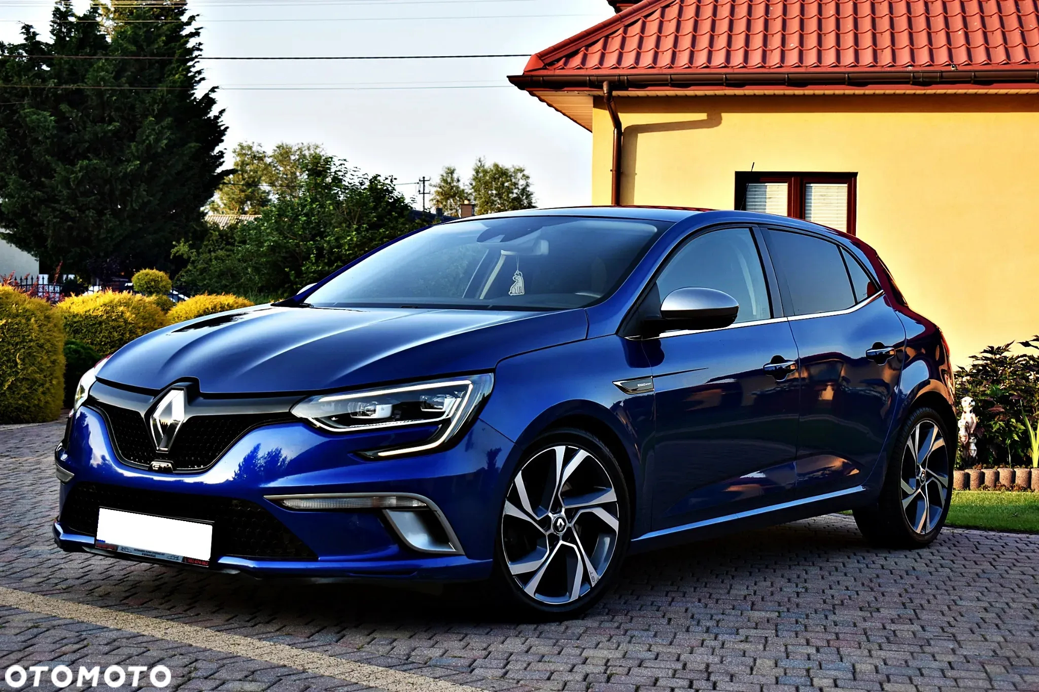 Renault Megane ENERGY TCe 205 EDC GT - 3