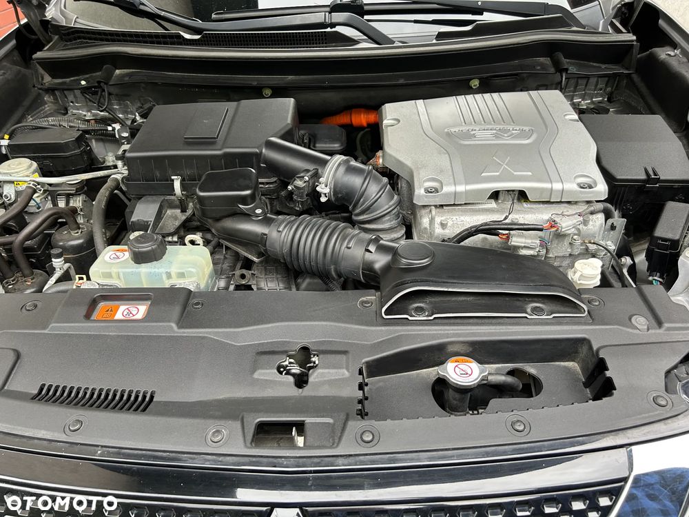 Mitsubishi Outlander 2.4 4WD Plug-In Hybrid - 15