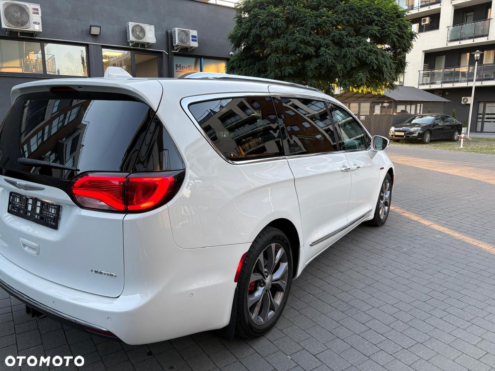 Chrysler Pacifica - 11