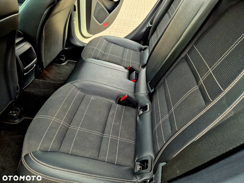 Mercedes-Benz CLA 180 7G-DCT - 21