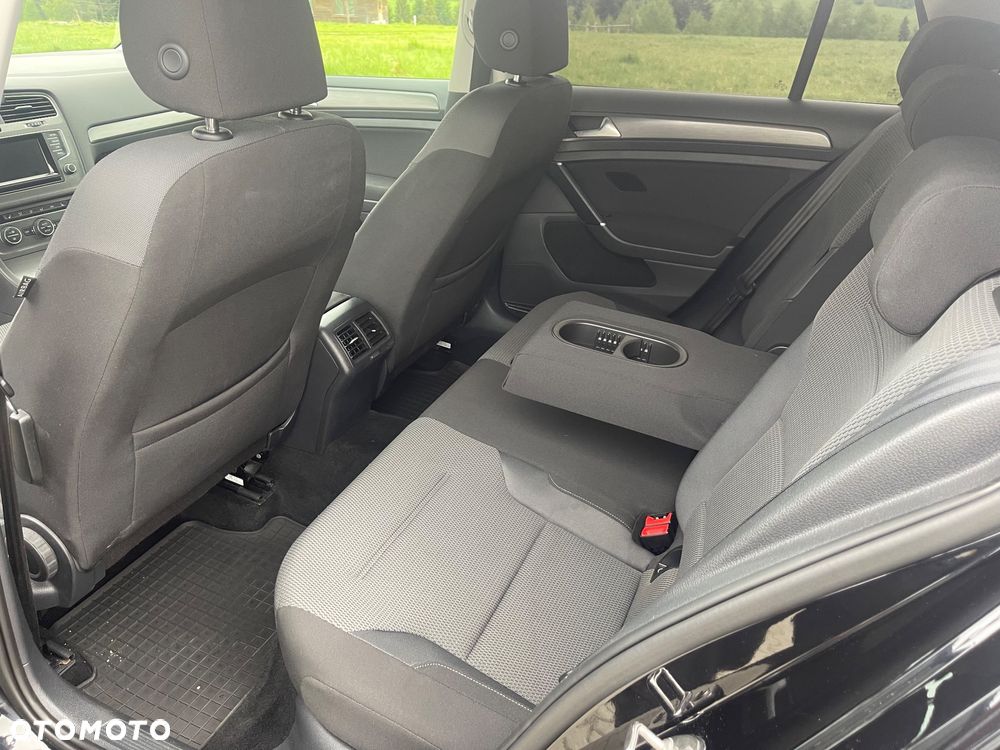 Volkswagen Golf - 6