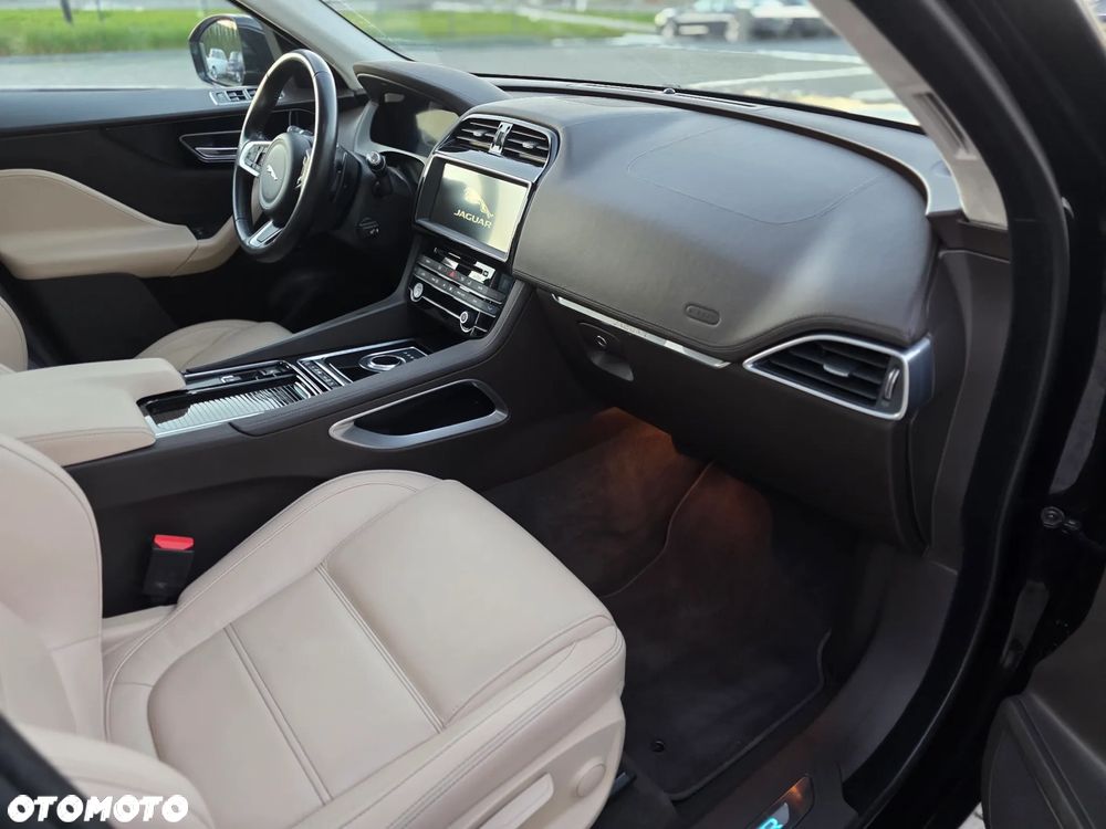 Jaguar F-Pace 2.0 i4D AWD Prestige - 18