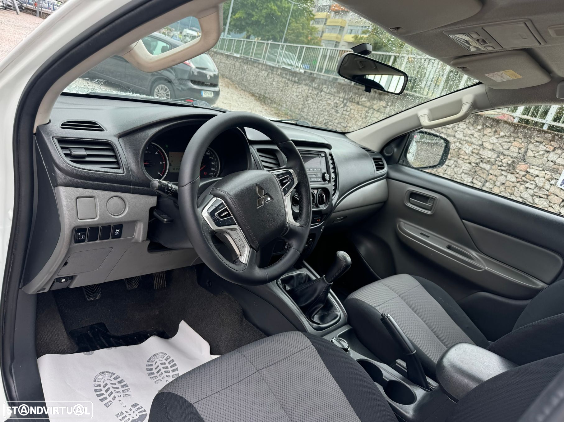 Mitsubishi L200 2.4 DI-D CD Invite 4WD - 8