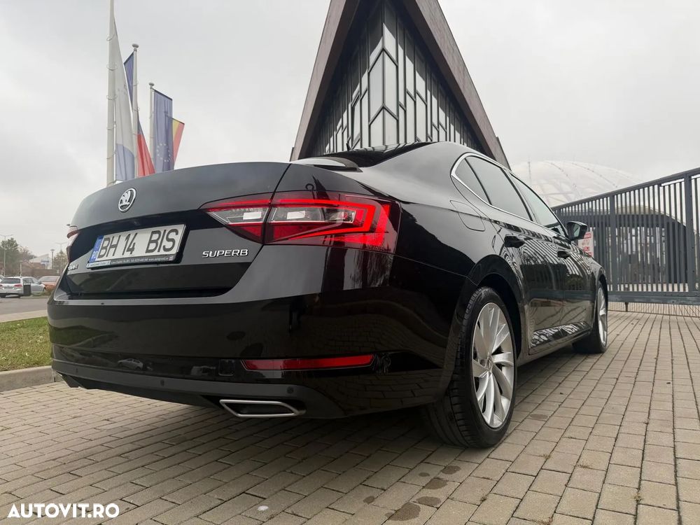 Skoda Superb 2.0 TDI DSG Premium Edition - 32