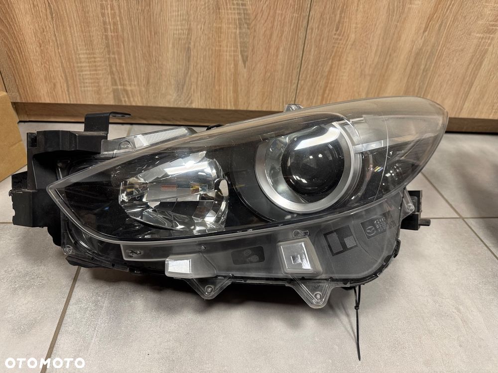 Mazda 3 III reflektor przód lift zwykly