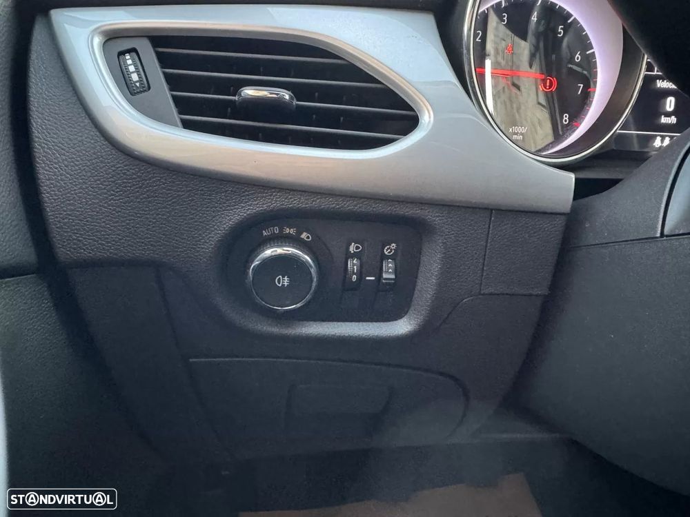 Opel Astra 1.2 T GS Line - 32