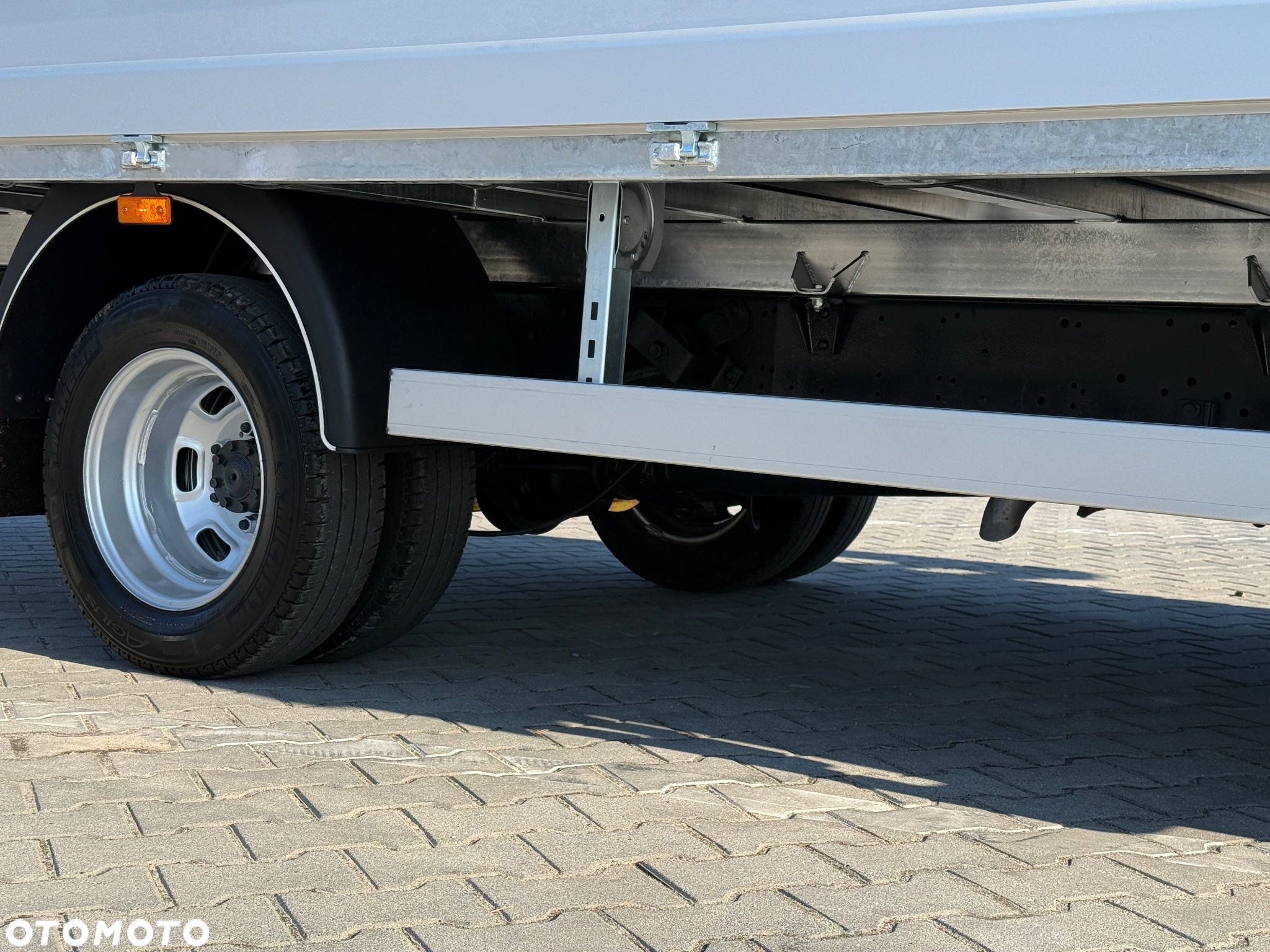 Iveco DAILY 35-170 3.0 HPI 180KM SKRZYNIA 5.20M ! NOWA ZABUDOWA ! Resor+Poduszka ! - 30