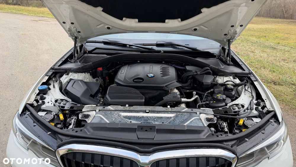 BMW Seria 3 320d Sport Line Shadow sport - 24