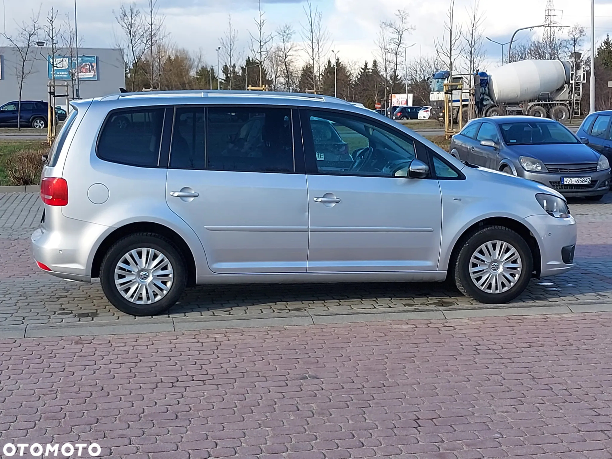 Volkswagen Touran 1.6 TDI DPF BlueMot Comfortline - 9