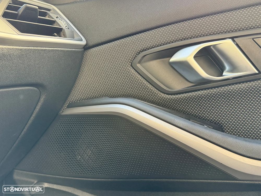 BMW 330 e Touring Auto - 11