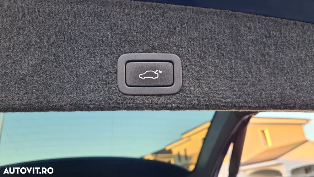 Volvo XC 60 D5AWD Ocean Race - 38