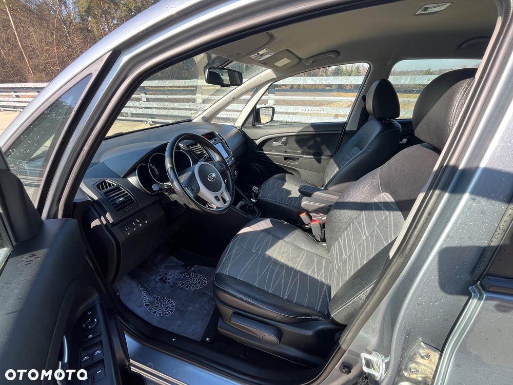 Kia Venga - 13