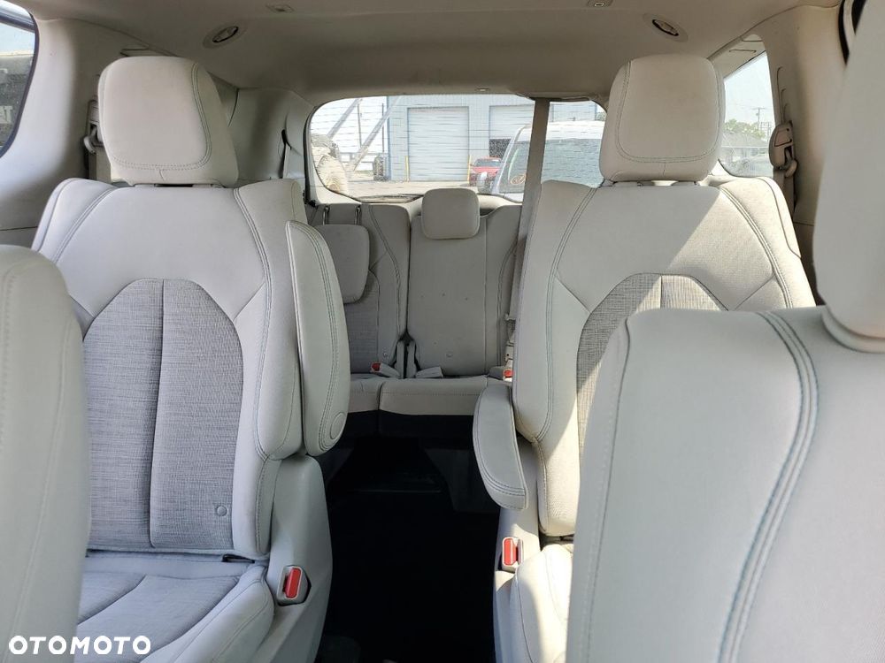 Chrysler Pacifica - 18