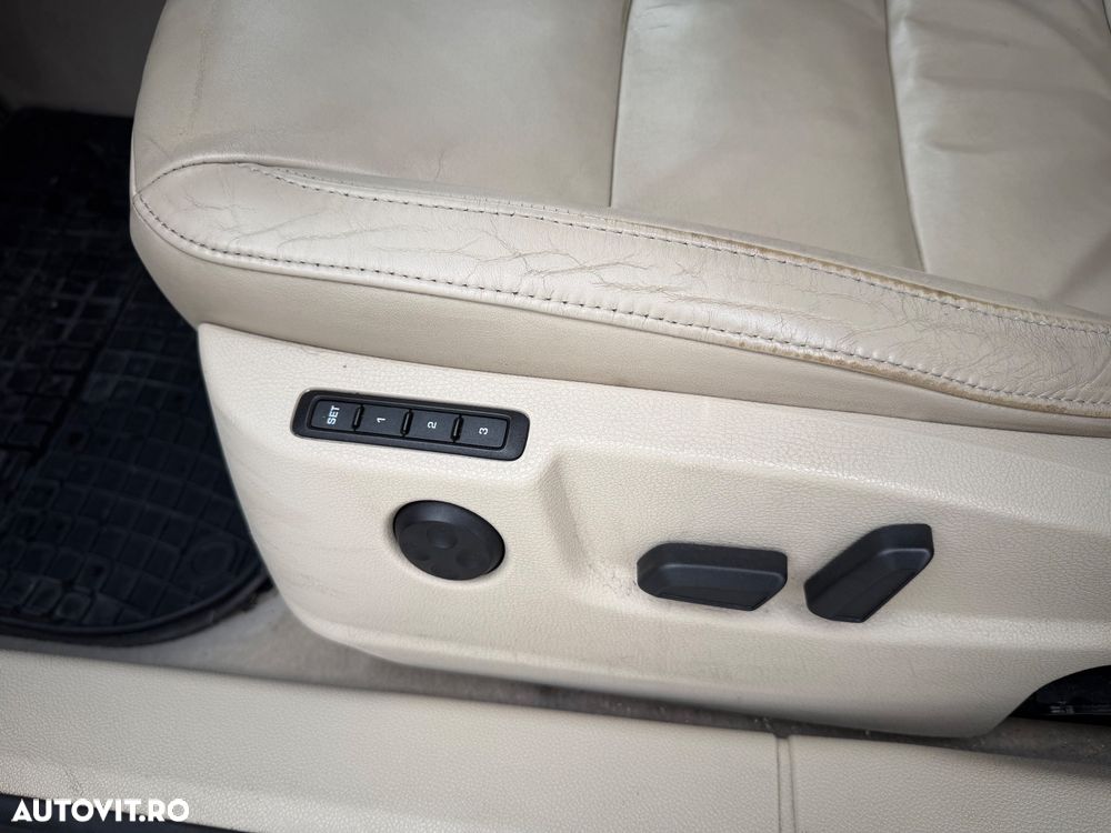 Skoda Superb 2.0 TDI DSG Ambition - 30