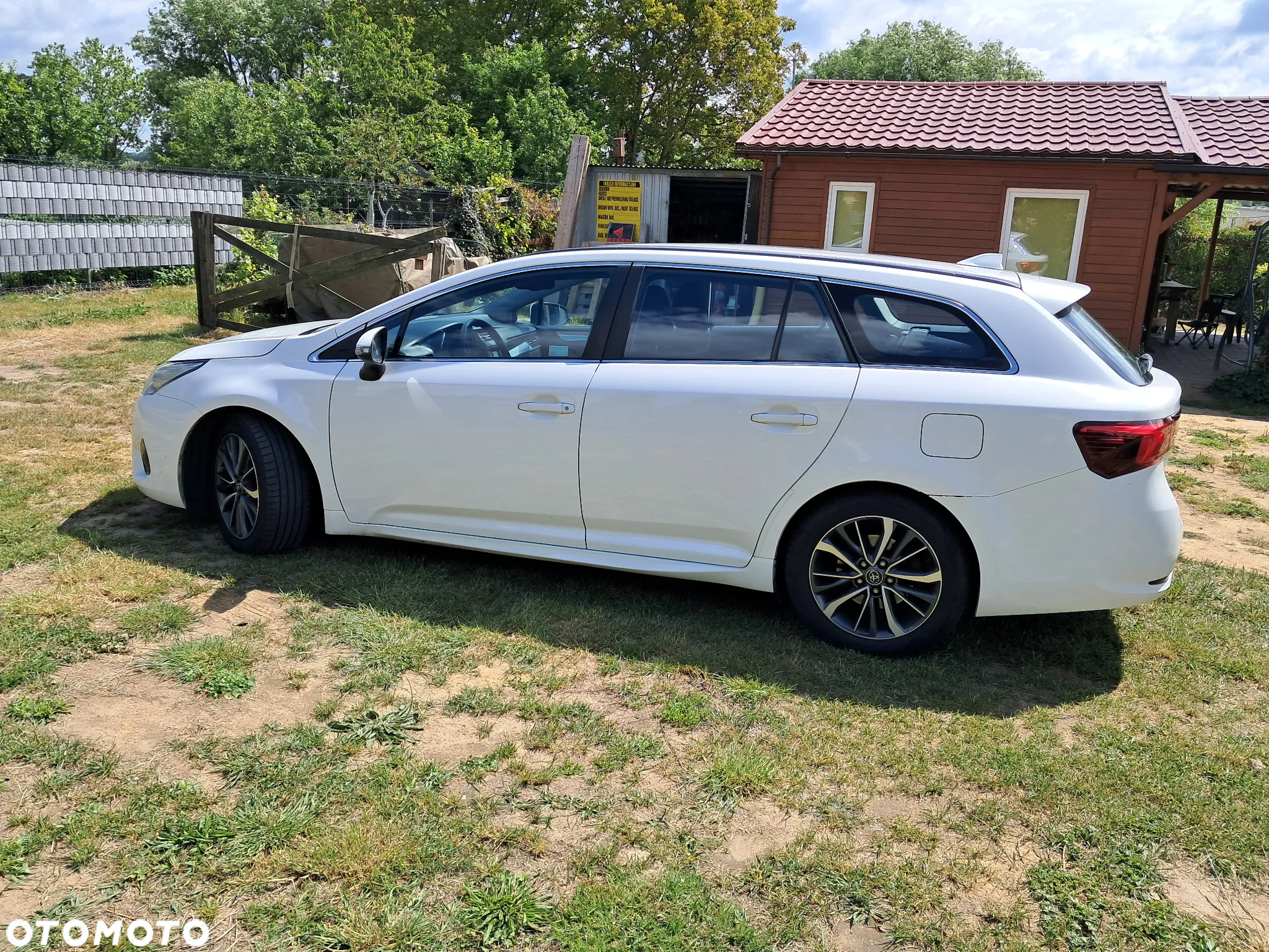 Toyota Avensis 2.0 D-4D Premium - 3