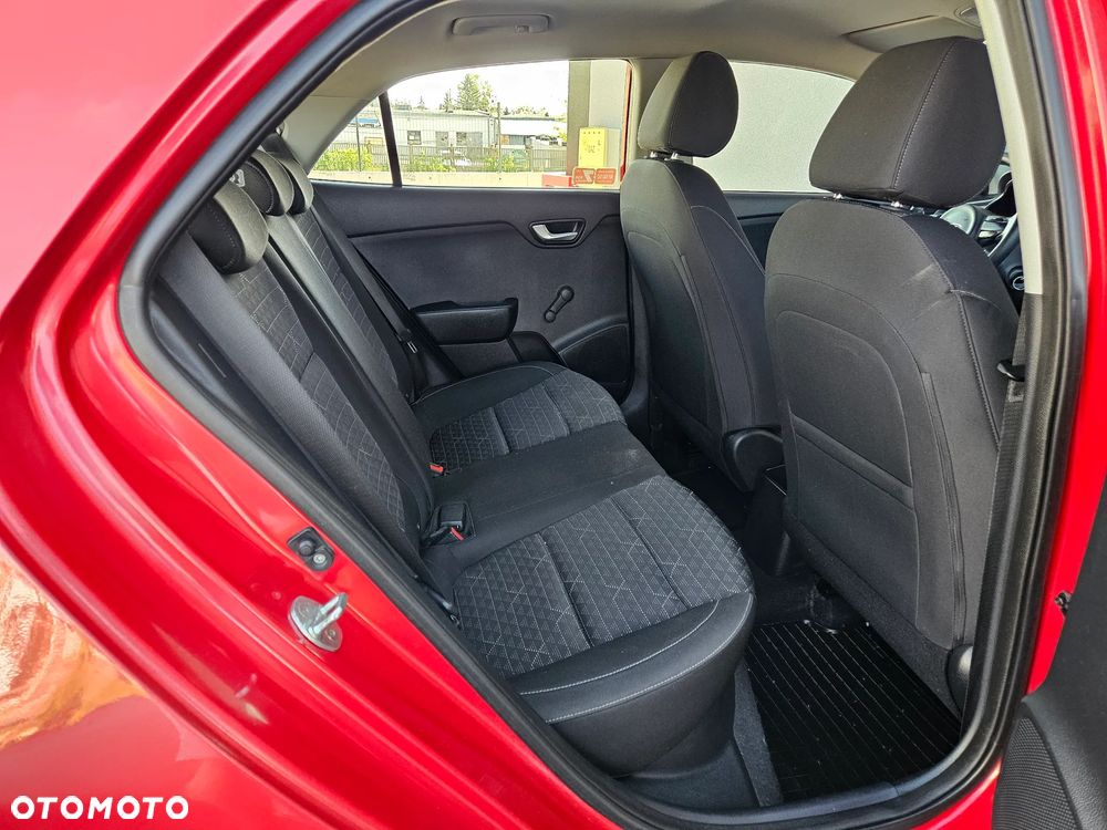 Kia Rio 1.2 L - 8