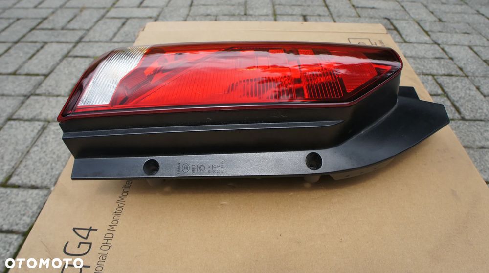 TYLNA LEWA LAMPA VW TRANSPORTER T6.1 - 4