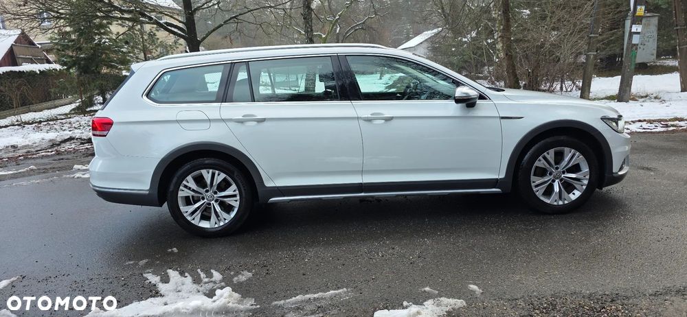 Volkswagen Passat Alltrack 2.0 TDI SCR DSG 4Motion - 3