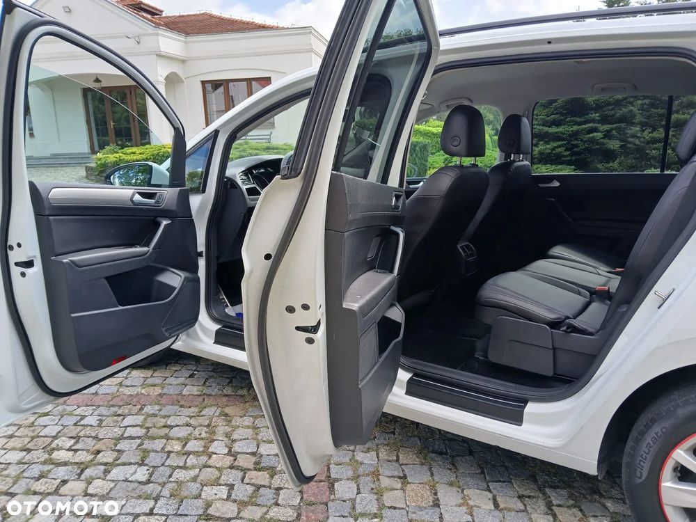 Volkswagen Touran - 25