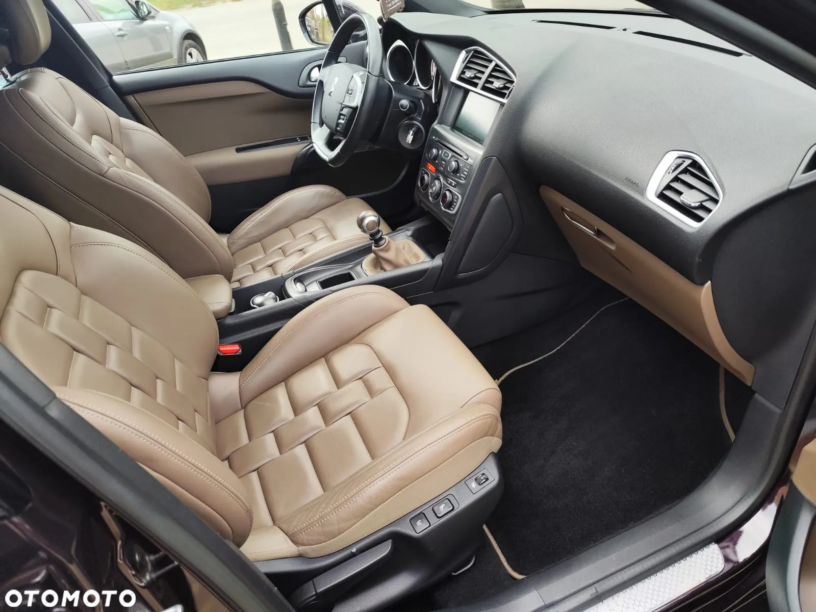 Citroën DS4 e-HDi 115 SoChic - 24