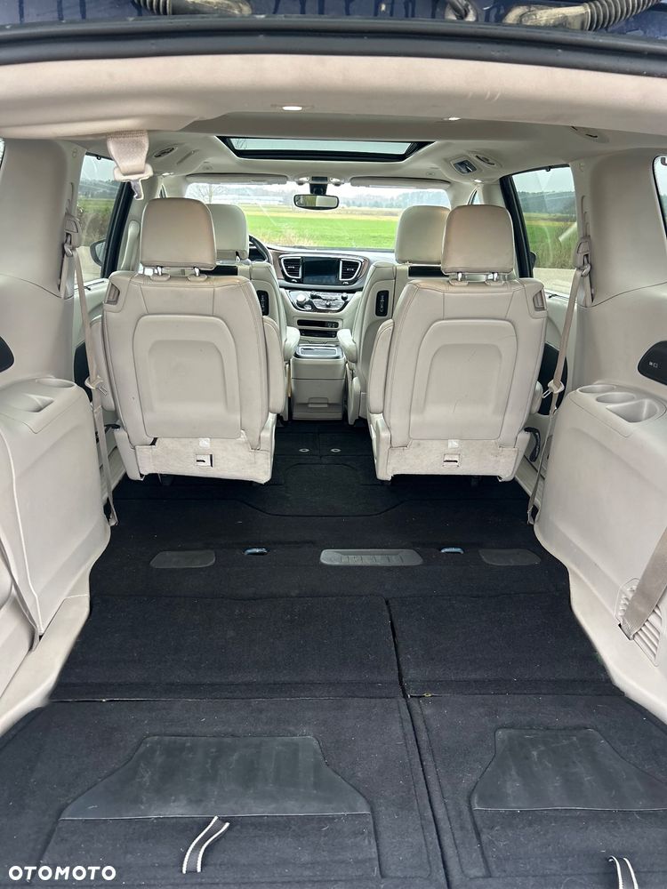 Chrysler Pacifica - 17