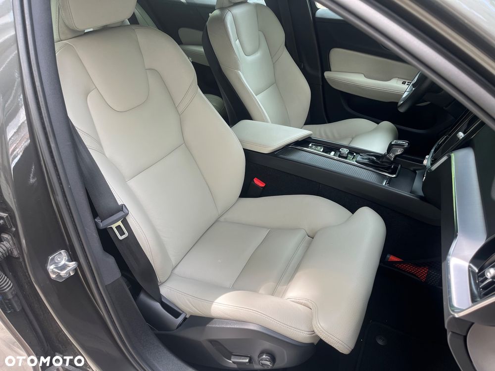 Volvo V60 T4 Momentum Pro - 11