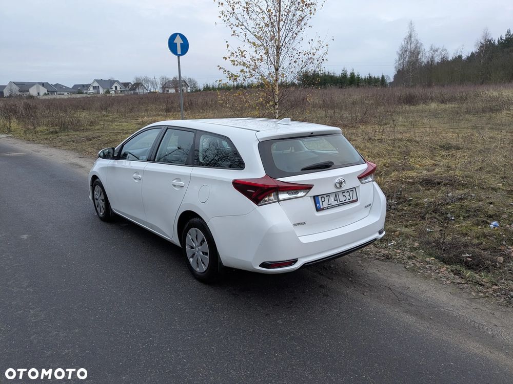 Toyota Auris 1.33 VVT-i Active - 4