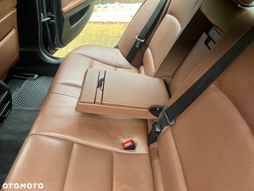 BMW Seria 5 528i xDrive - 15