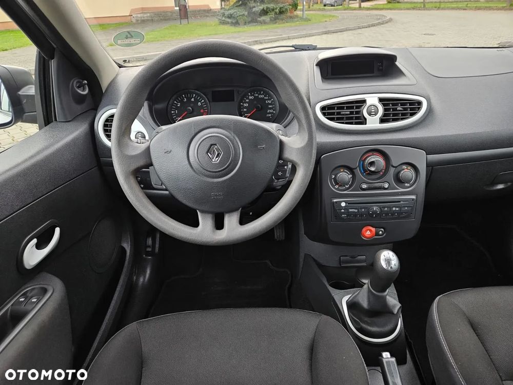 Renault Clio 1.2 16V 75 Yahoo - 21