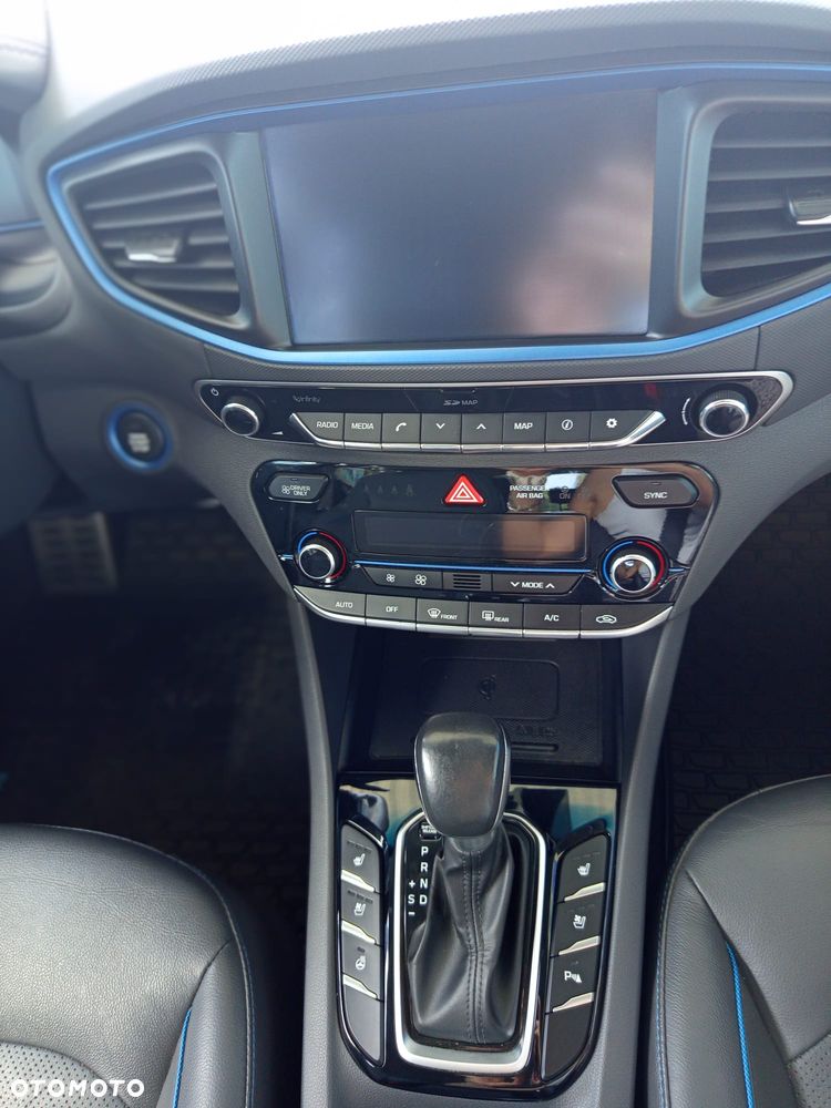 Hyundai IONIQ - 16