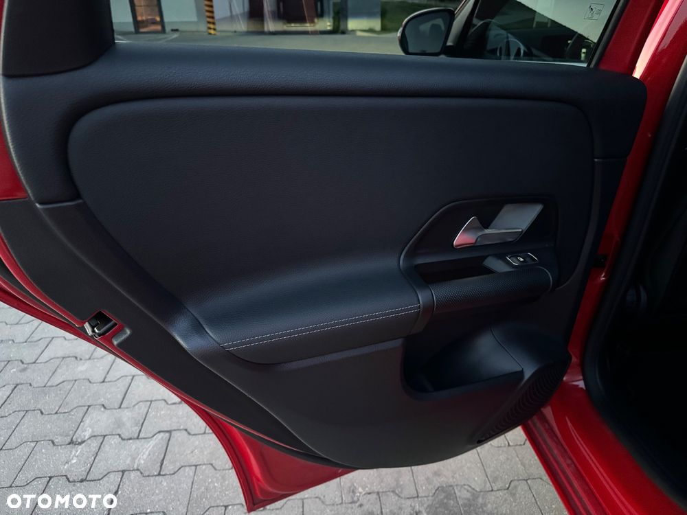 Mercedes-Benz Klasa B 180 d Progressive 7G-DCT - 11