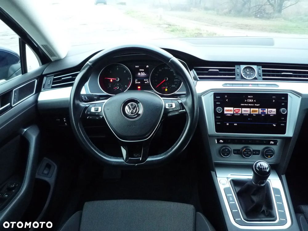 Volkswagen Passat 2.0 TDI SCR Comfortline - 19