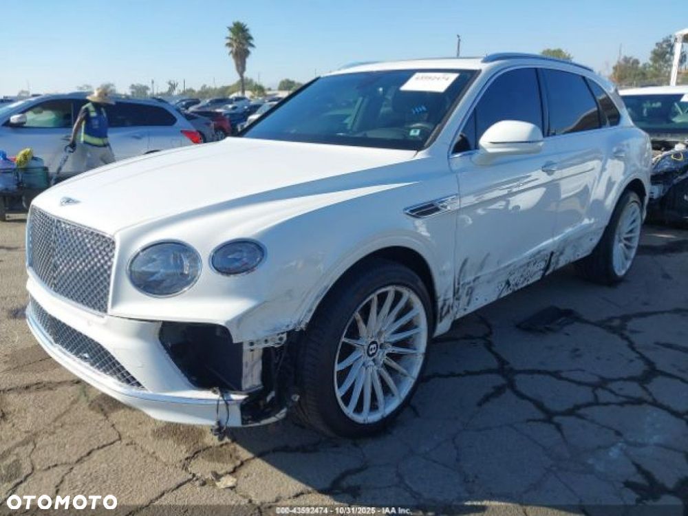 Bentley Bentayga - 2