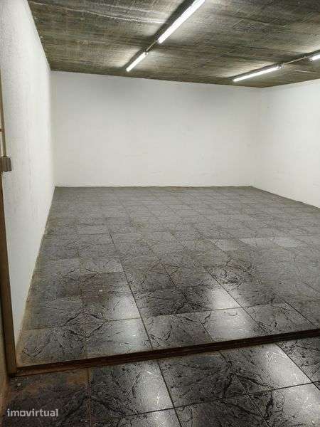 Garagem Box 28m2 Mem Martins - Grande imagem: 2/5