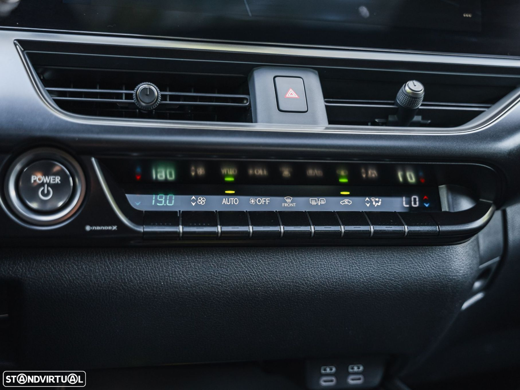 Lexus UX 250h - 27