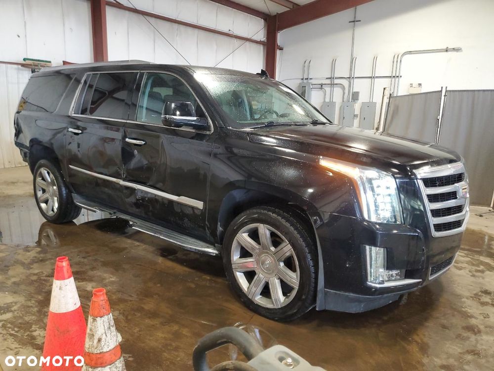 Cadillac Escalade - 5