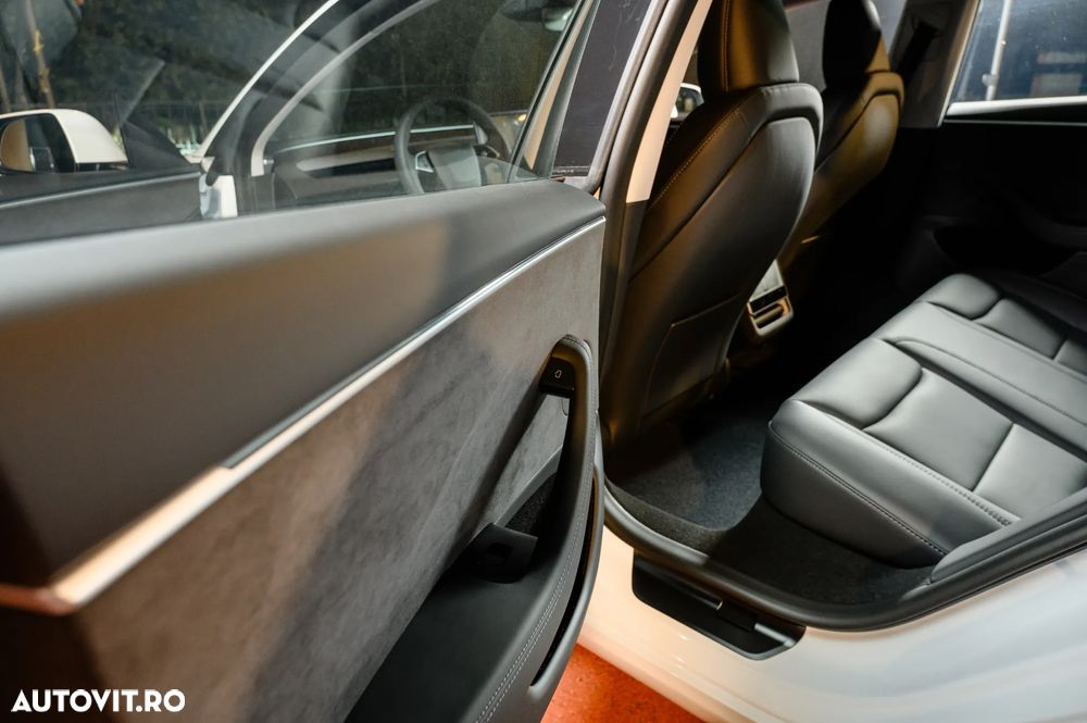 Tesla Model 3 - 10