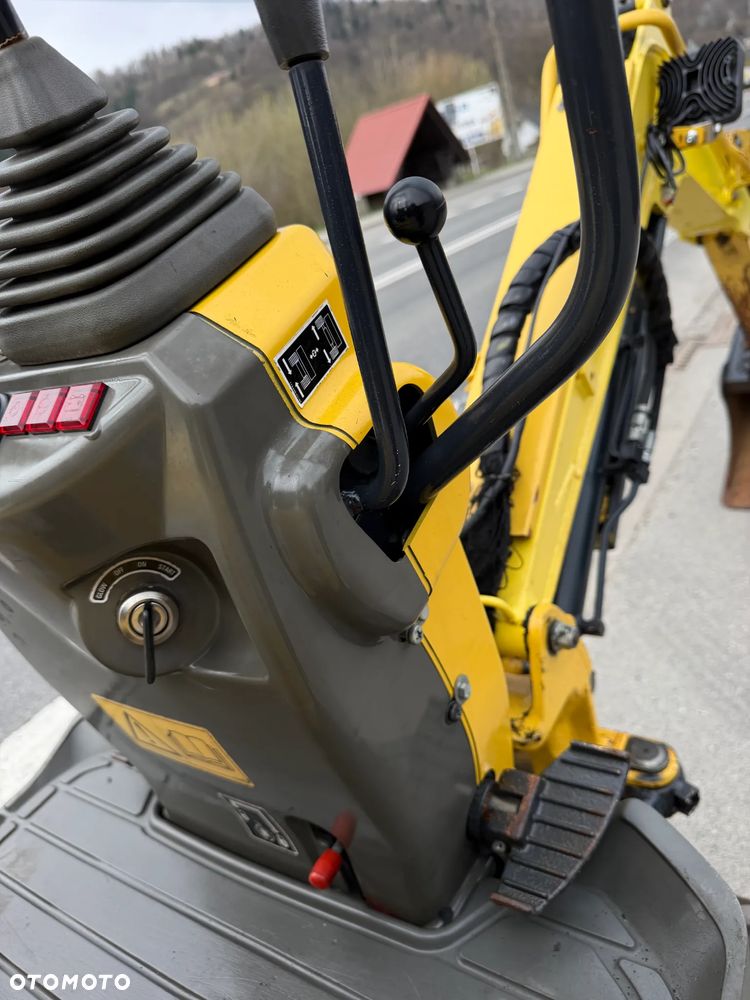 Yanmar SV08-1AS Japońska Minikoparka Koparka 1,1 tony. Maszyna jak Nowa. 2017rok. Pochodzi z Norweskiego Gospodarstwa Ogrodniczego! 2 łyżki. Rozsuwane Podwozie. Dokumentacja. Dodatkowe sekscje Hydrauliczne na młot lub wiertnice. Ani deka luzów czy wycieków. Szybkozłącze. Oryginalne łyżki Steelwrist! Skrętne ramię. OKAZJA Zadbana Maszyna! Bardzo oszczędny silnik Yanmar. Mocne pompy Hydrauliczne!! - 32