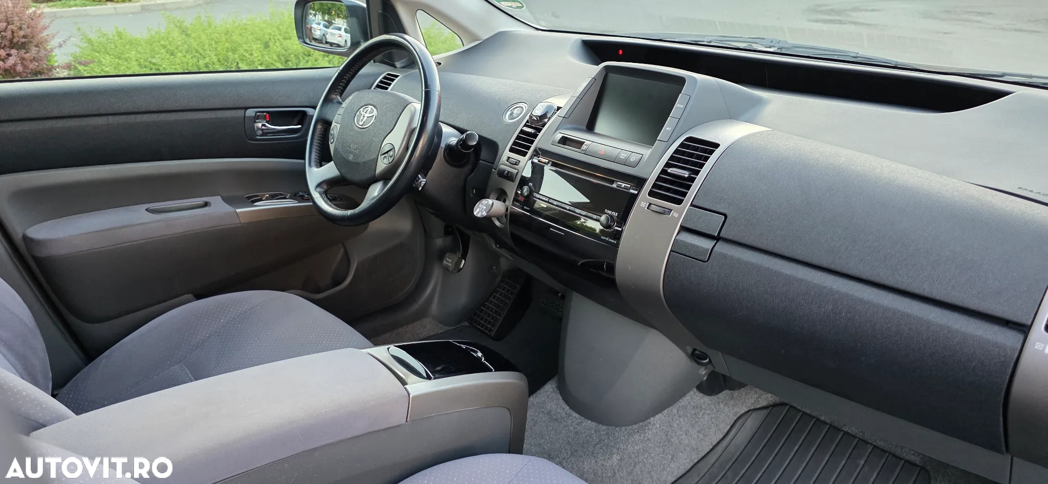 Toyota Prius (Hybrid) - 5