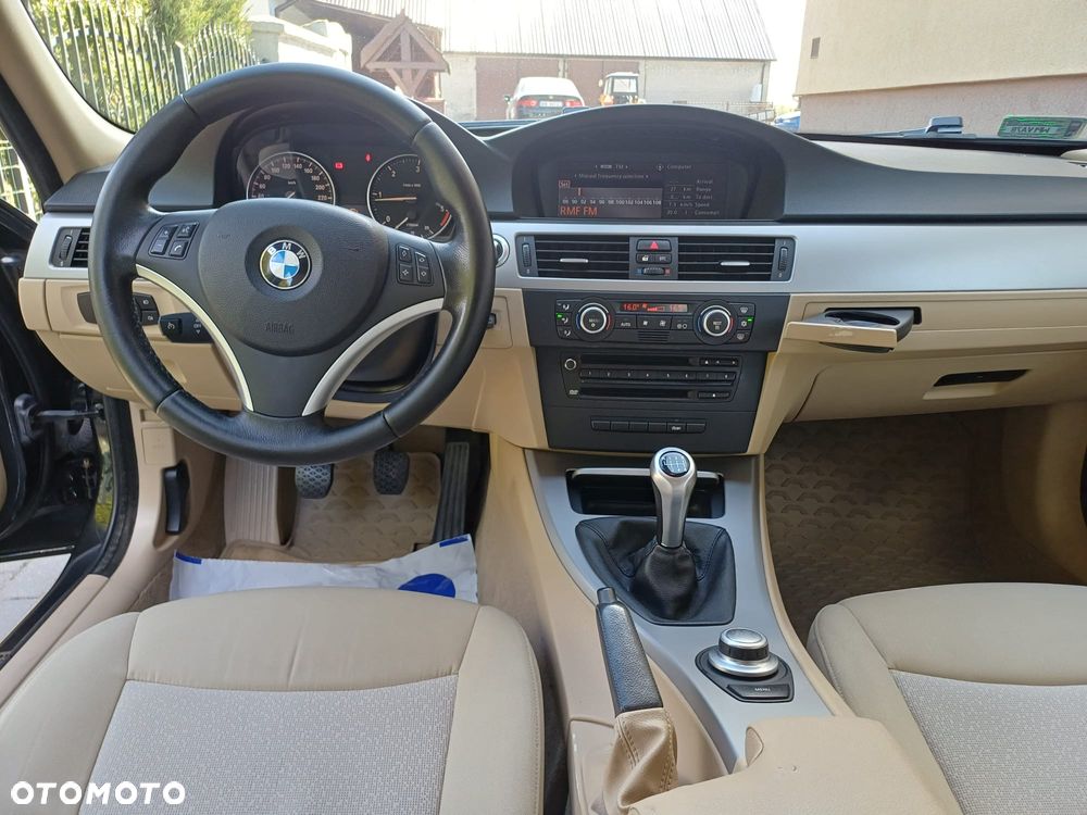 BMW Seria 3 320d - 4