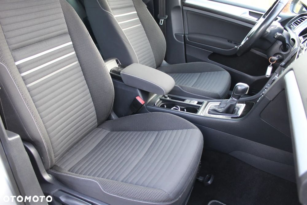 Volkswagen Golf - 22
