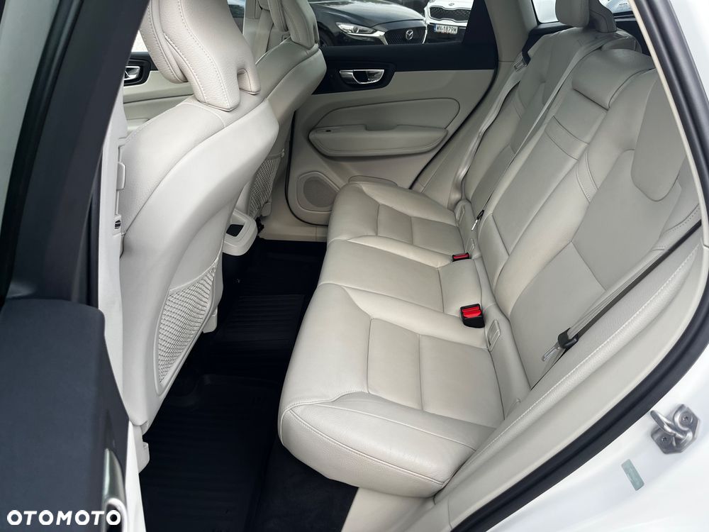 Volvo XC 60 T5 AWD Momentum - 30