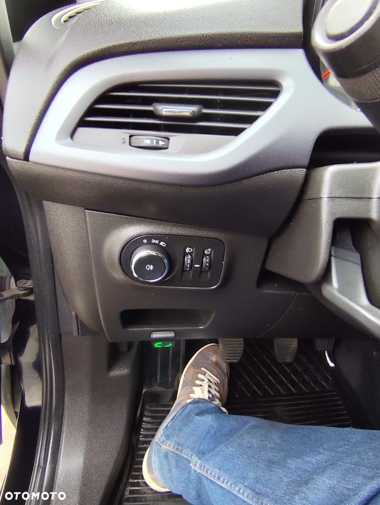 Opel Corsa 1.4 Enjoy - 28