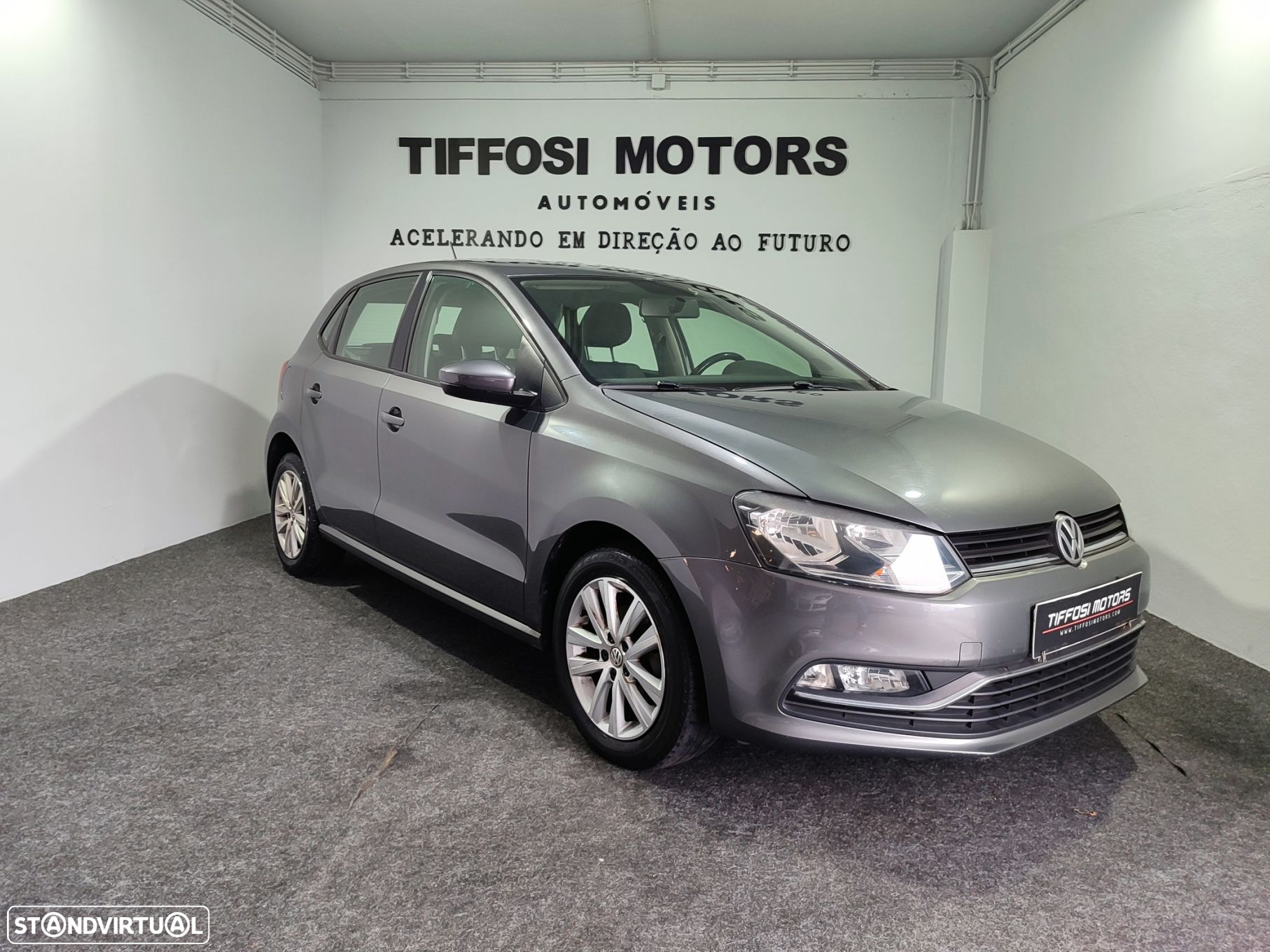 VW Polo 1.0 Confortline - 2