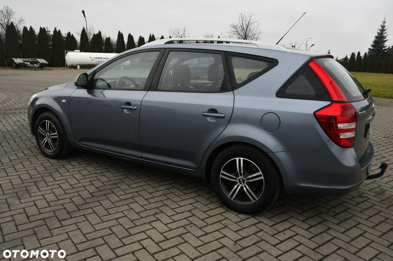 Kia Ceed - 10