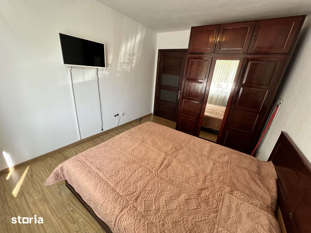 INCHIRIEZ apartament 3 camere,renovat,zona Mihai Viteazul — fotografia 3