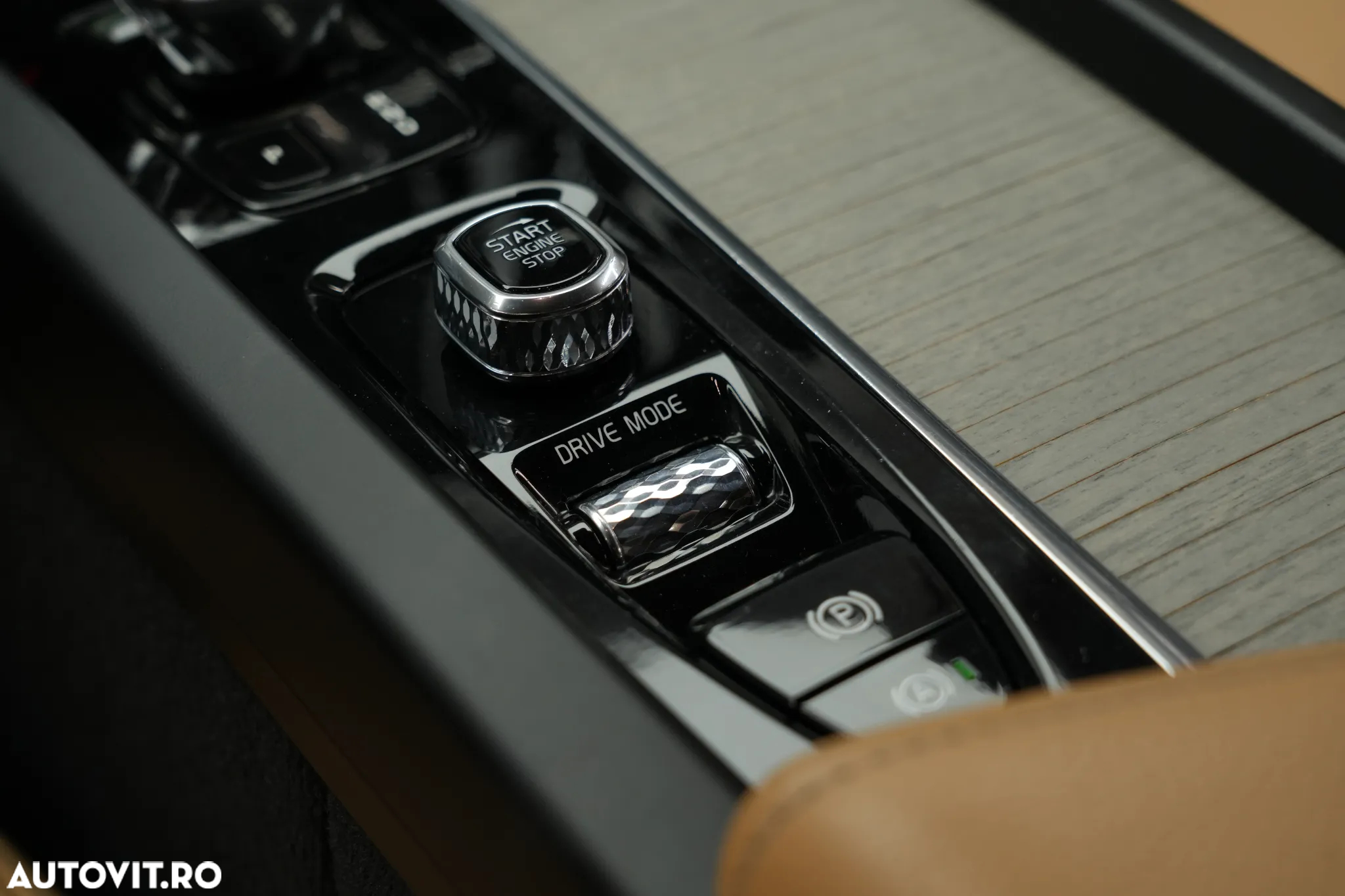 Volvo XC 60 B4 MHEV AT8 AWD Inscription - 17