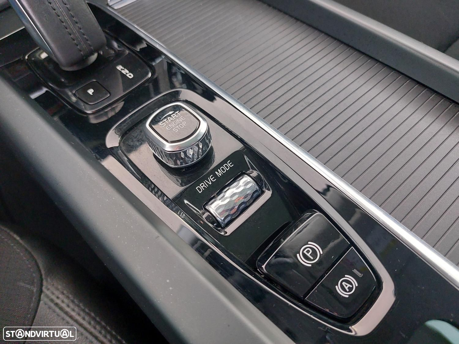 Volvo XC 60 2.0 T8 PHEV Momentum AWD - 40