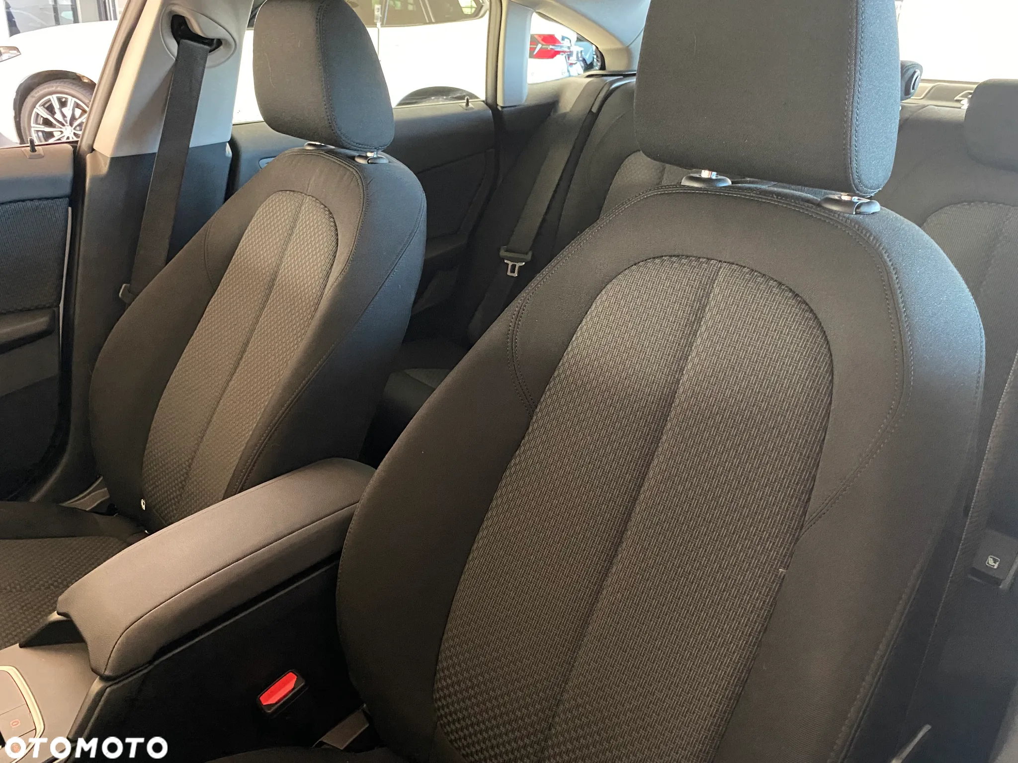 BMW Seria 2 218i - 12
